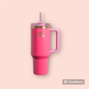 Stanley Black Friday Limited
Edition Quencher H2.0 Tumbler 40
Oz-Pink. 💯 BNIB